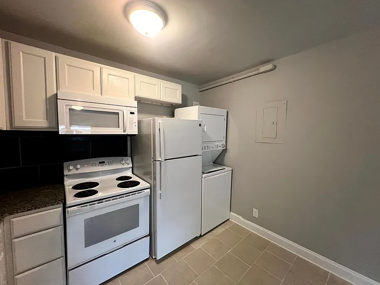 214-4 Woodrow St — Photo 5