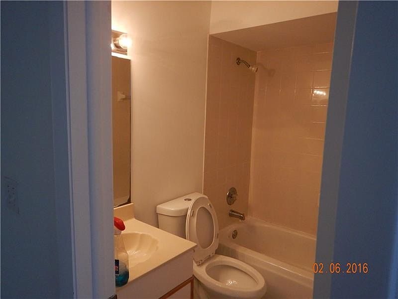 2nd image of 208 Riviera Cir