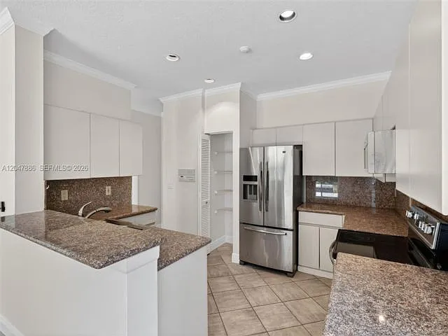 4 bed, 2.5 bath, $6,000 — Photo 3