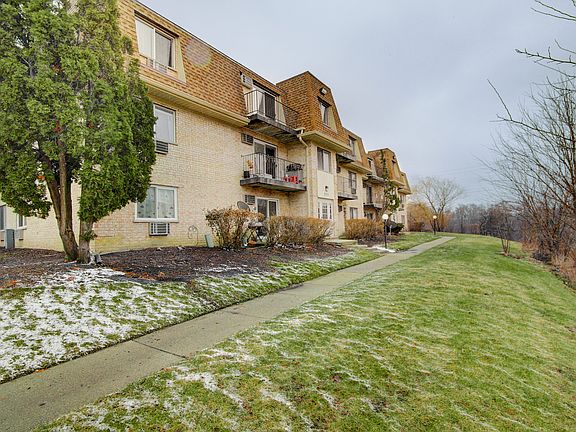 2nd image of 277 Shorewood Dr APT 1C