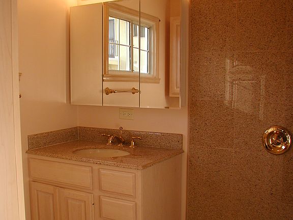 Ft. HouseM. Bath Gran Shower