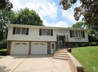 1506 E Marty Dr, Red Oak, IA 51566