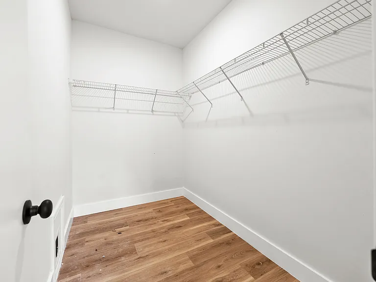 1595 Court Ave #201 — Photo 7