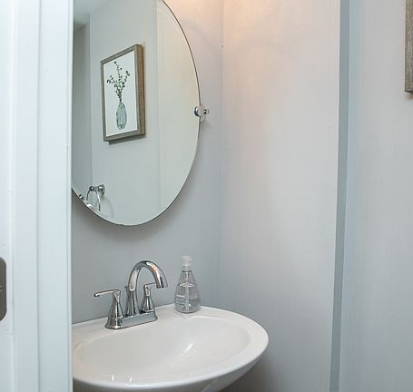 3rd image of 3722 Edison St