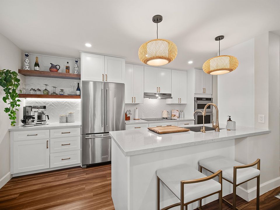 1st image of 160 Keonekai Rd APT 8-101