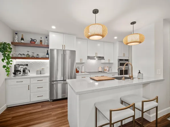 160 Keonekai Rd APT 8-101, Kihei, HI 96753