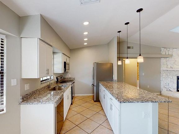 4th image of 2582 Wood Oak Dr