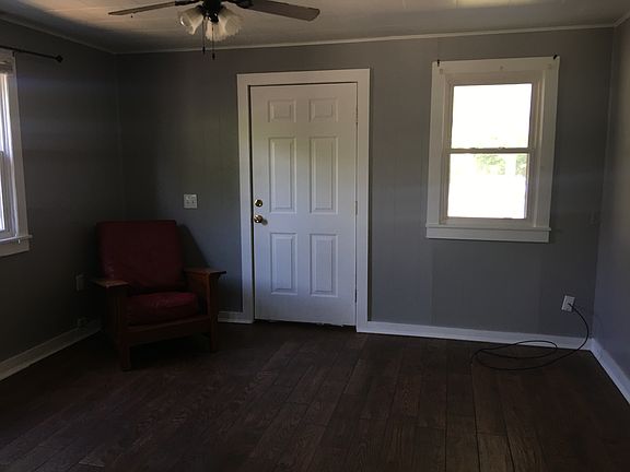 3rd image of 1332 Blaine Ave