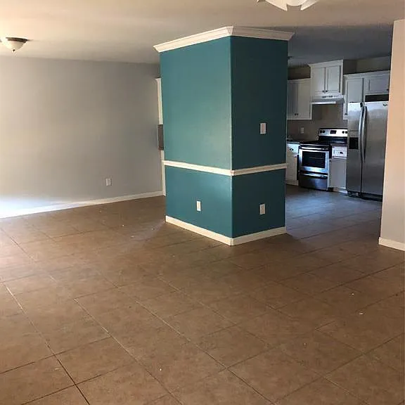 319 Kansas St — Photo 3