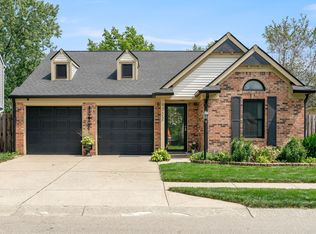 9722 Pine Ridge East Dr, Fishers, IN 46038