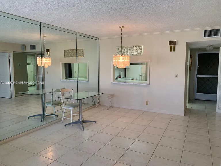 215 SE 3rd Ave #3-D — Photo 6