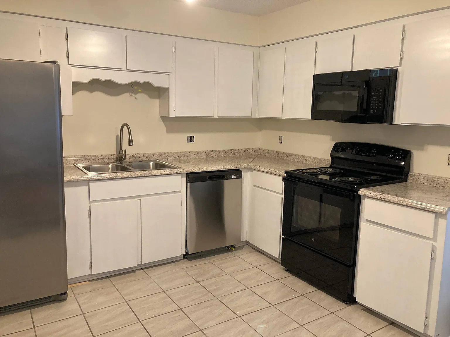 3 bed, 1164 sqft, $1,550 — Photo 2