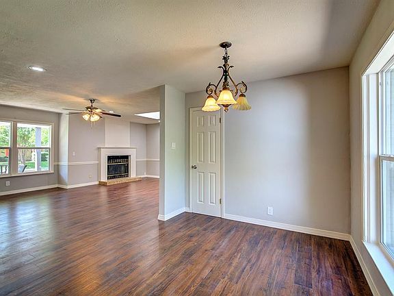 2nd image of 2509 San Paula Ave