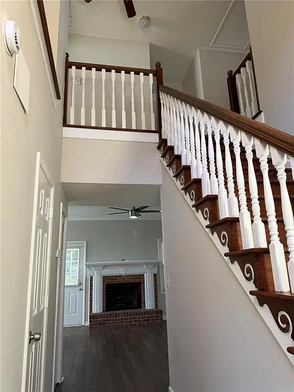 4 bed, 2.5 bath, 2300 sqft, $2,295 — Photo 2