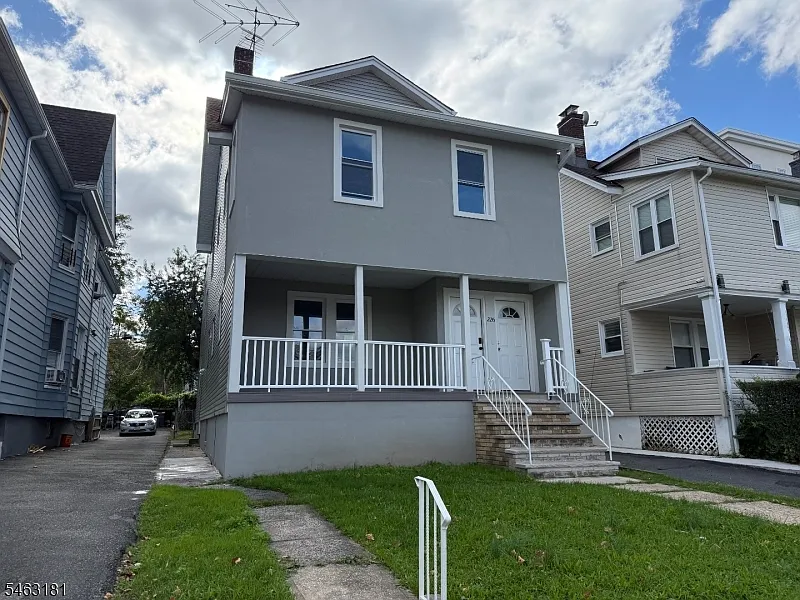 4 bed, 1.0 bath, $3,500 — Photo 1