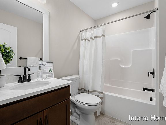 4th image of 1423 N Village Cir