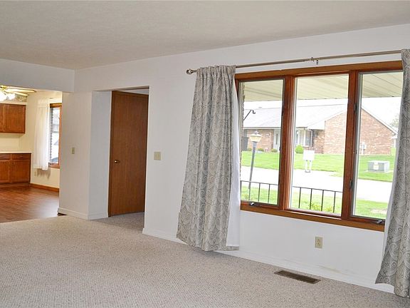 5th image of 1031 Armsgate Rd