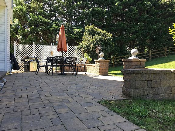 2nd image of 206 Highland View Dr