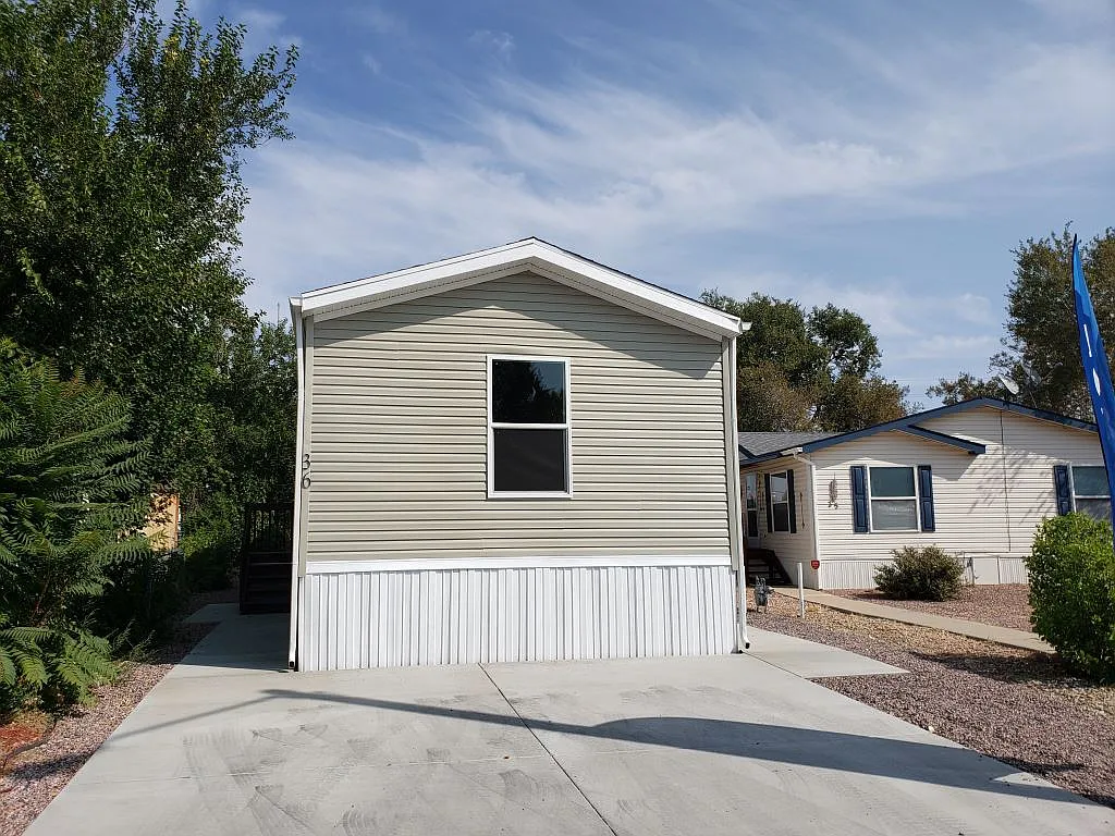 3 bed, 2.0 bath, 1185 sqft, $1,665 — Photo 1