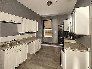 4 bed, 2458 sqft, $2,333 — Photo 3
