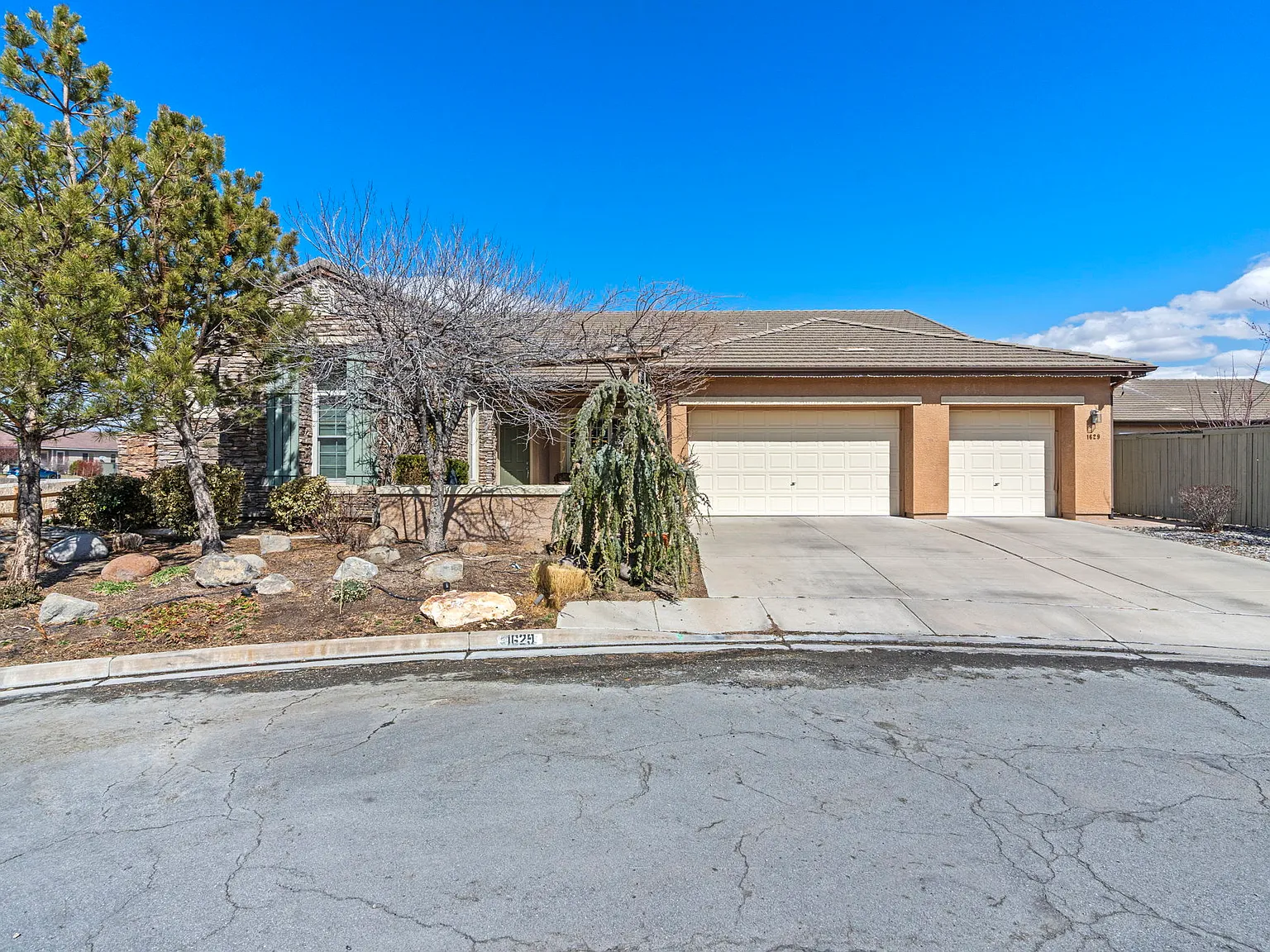 3 bed, 3202 sqft, $4,000 — Photo 2