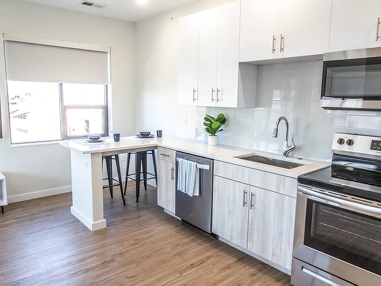 504 E Stoughton St #602 — Photo 5