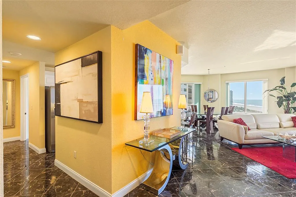 2 bed, 2.0 bath, 1821 sqft, $6,500 — Photo 4