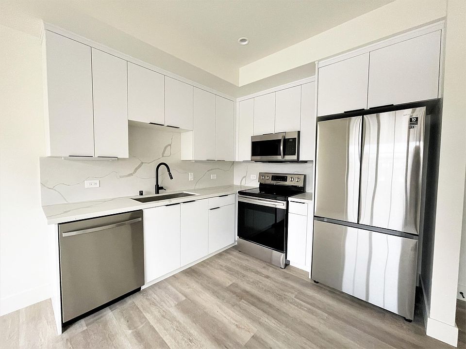 1st image of 2006 4th Ave #108
