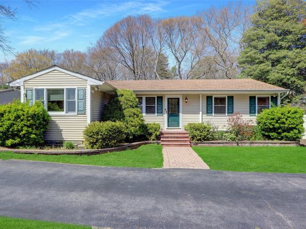 7 Fisk Road, Holtsville, NY 11742