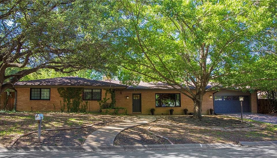 1st image of 3901 Oakdale Dr