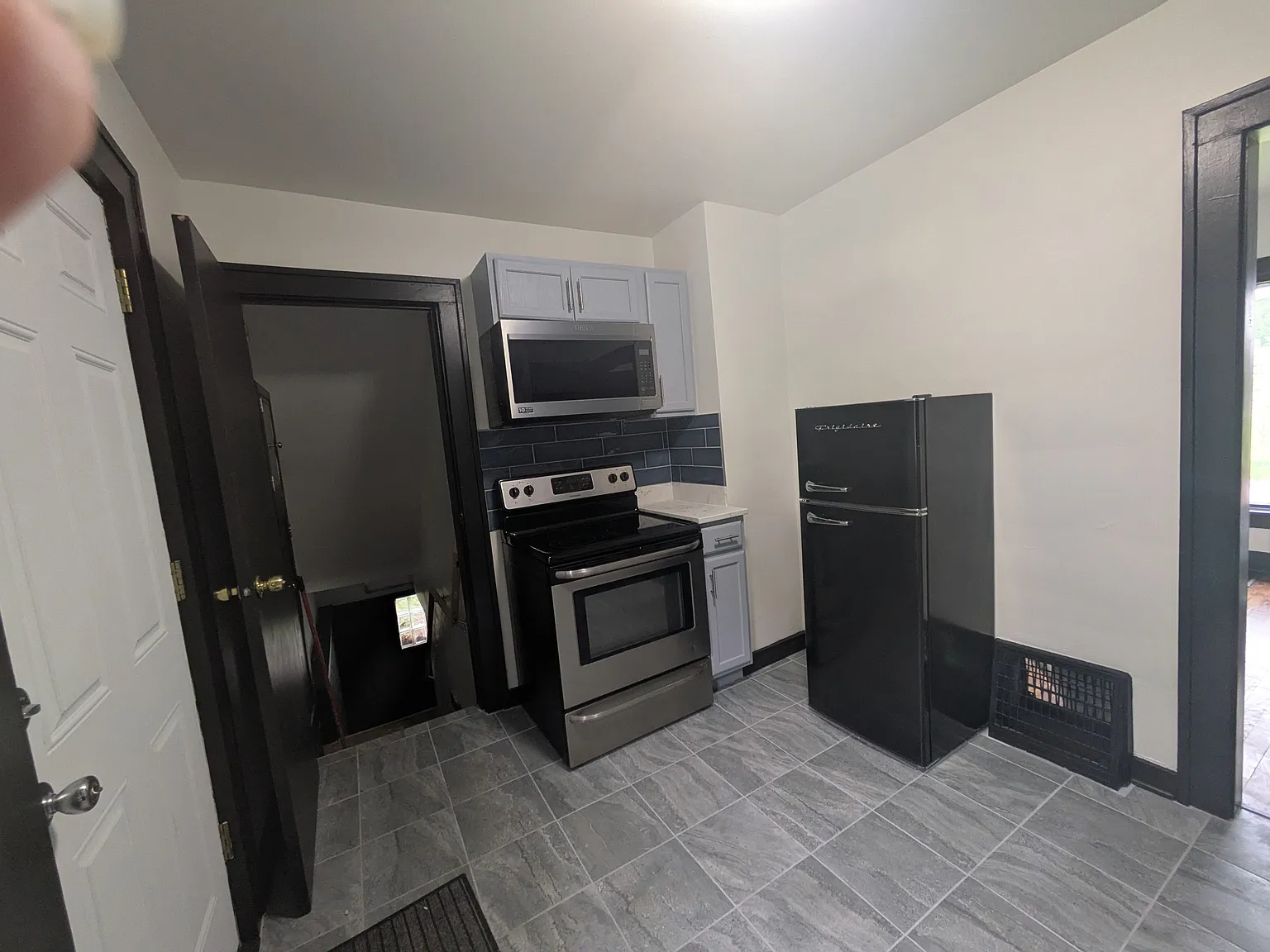 2 bed, 1.0 bath, 1108 sqft, $1,200 — Photo 4