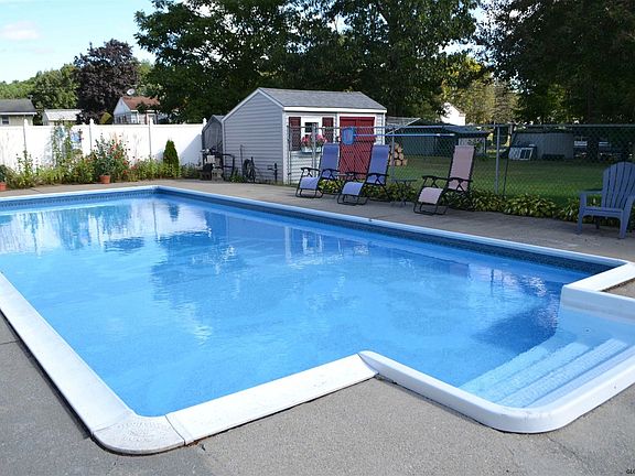 2nd image of 11 Oakwood Dr
