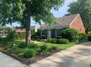 2368 Stanhope St, Grosse Pointe Woods, MI