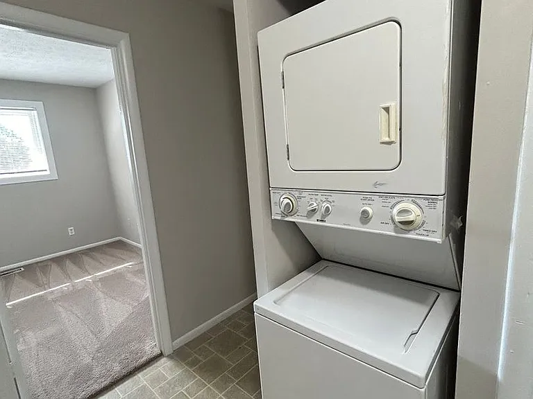 Fairview Court Apartments — Photo 76