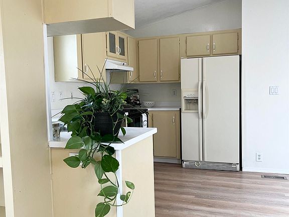 5th image of 715 Center St E APT 51