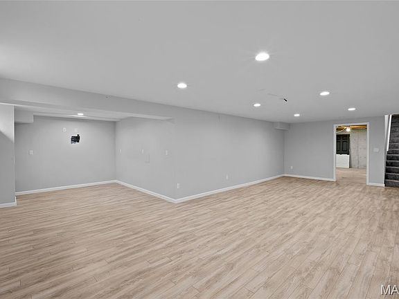 3rd image of 219 Waterford Crossing Dr