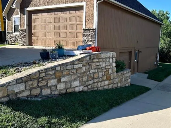 13770 Valleyview Way, Bonner Springs, KS 66012