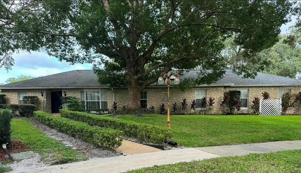 1st image of 1106 Golfside Dr