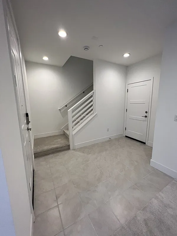 Building Photo - 426 Semillon Ln