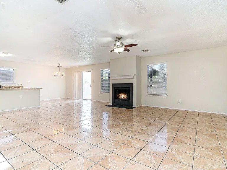 1810 Cedar Ridge Dr — Photo 6