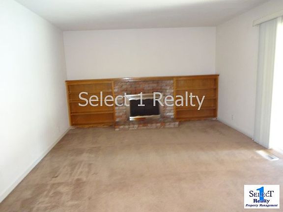 Family room w/ fireplace