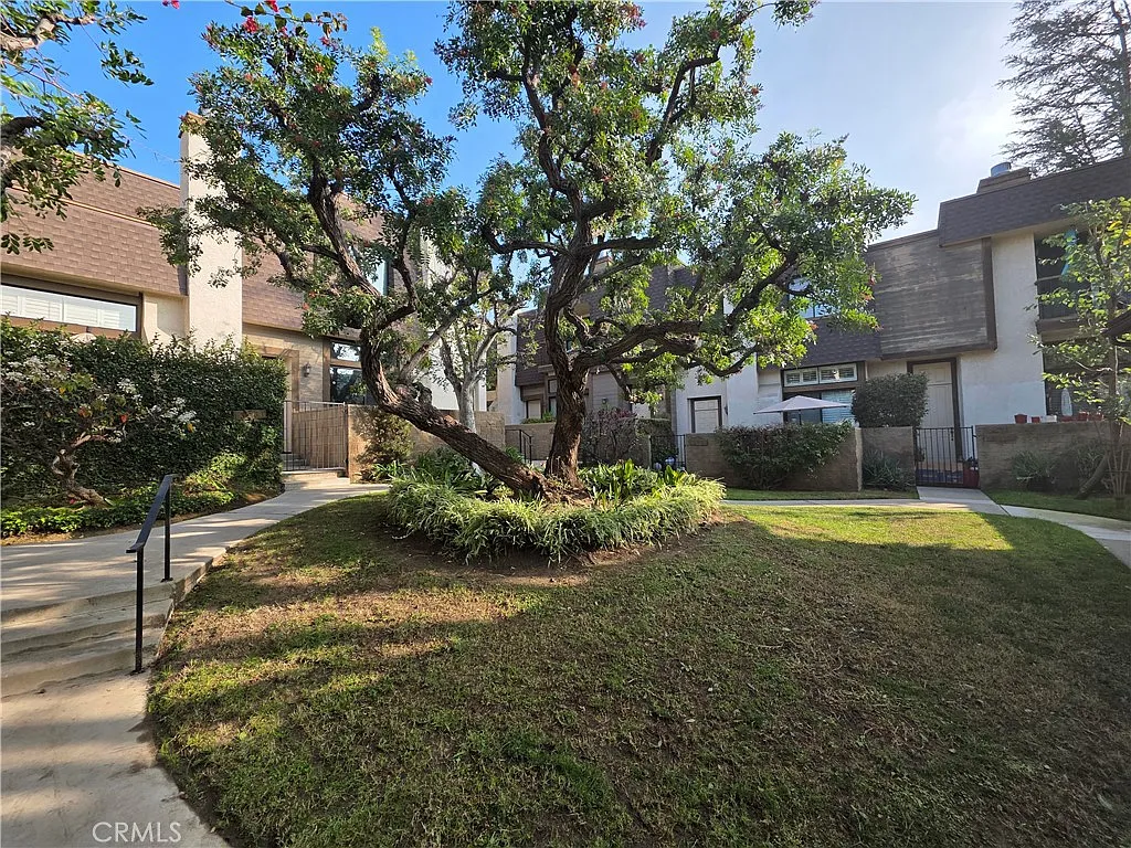 Building Photo - 13963 Riverside Dr #13963