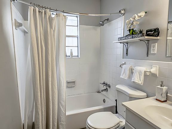 2nd image of 1579 Court Ave #2