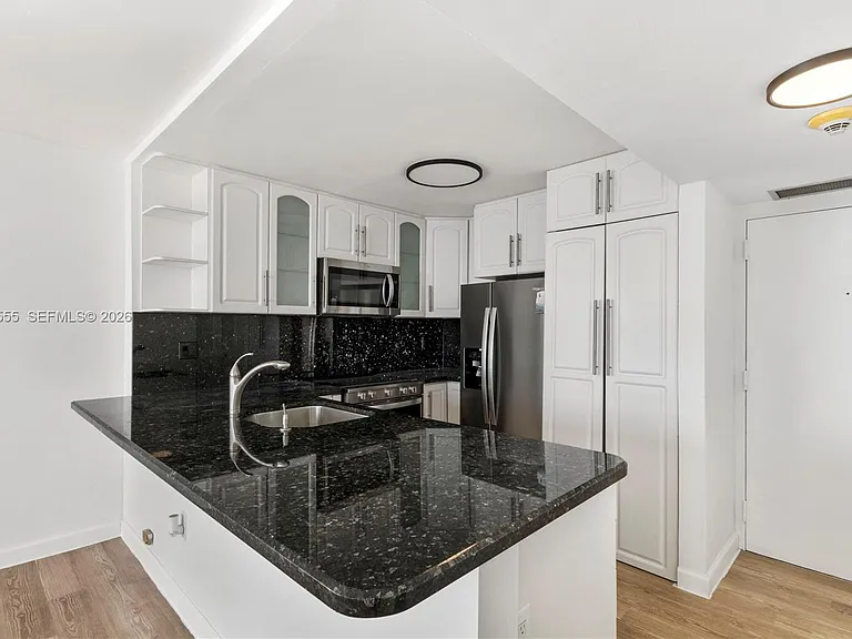 600 NE 36th St #1520 — Photo 6