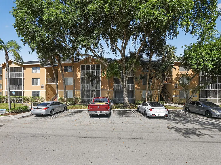 Palm Aire Windward — Photo 15