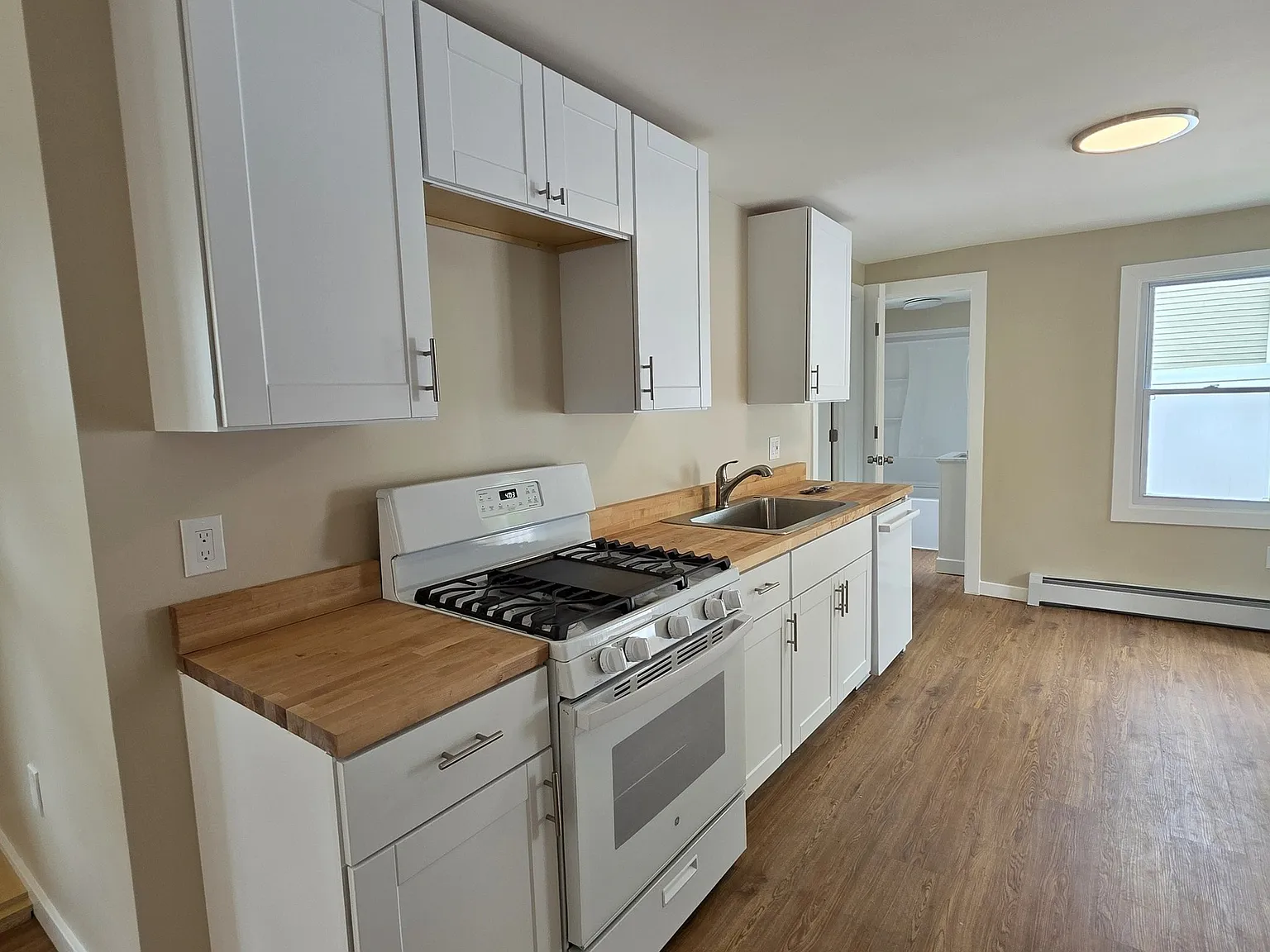 2 bed, 1.0 bath, 1436 sqft, $1,850 — Photo 3
