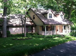 5862 S Woodcliffe Dr, Springfield, MO 65804