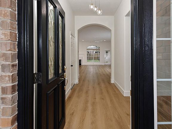 3rd image of 122 S Abram Cir