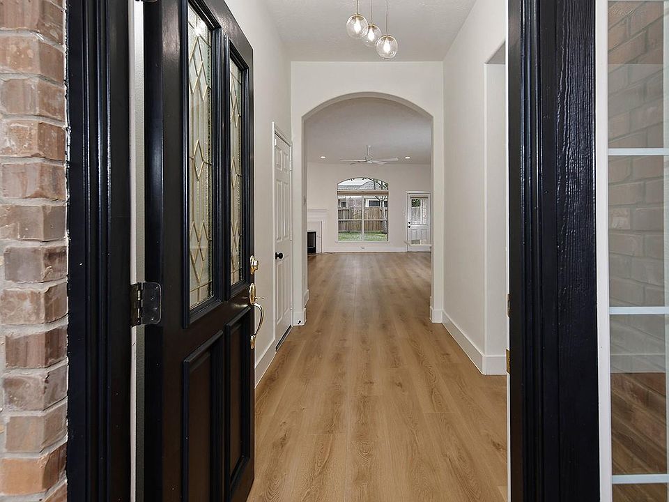 1st image of 122 S Abram Cir