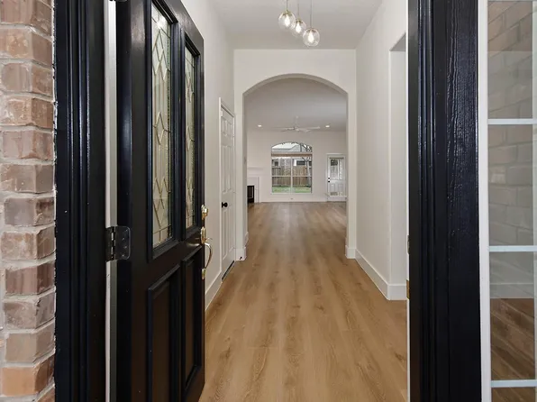122 S Abram Cir, Spring, TX 77382